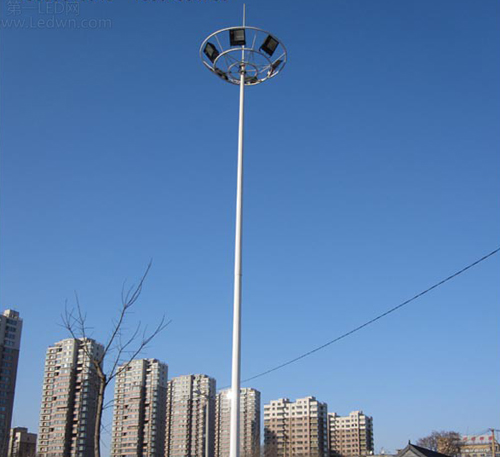 High power lamps are more suitable for using high pole lamps